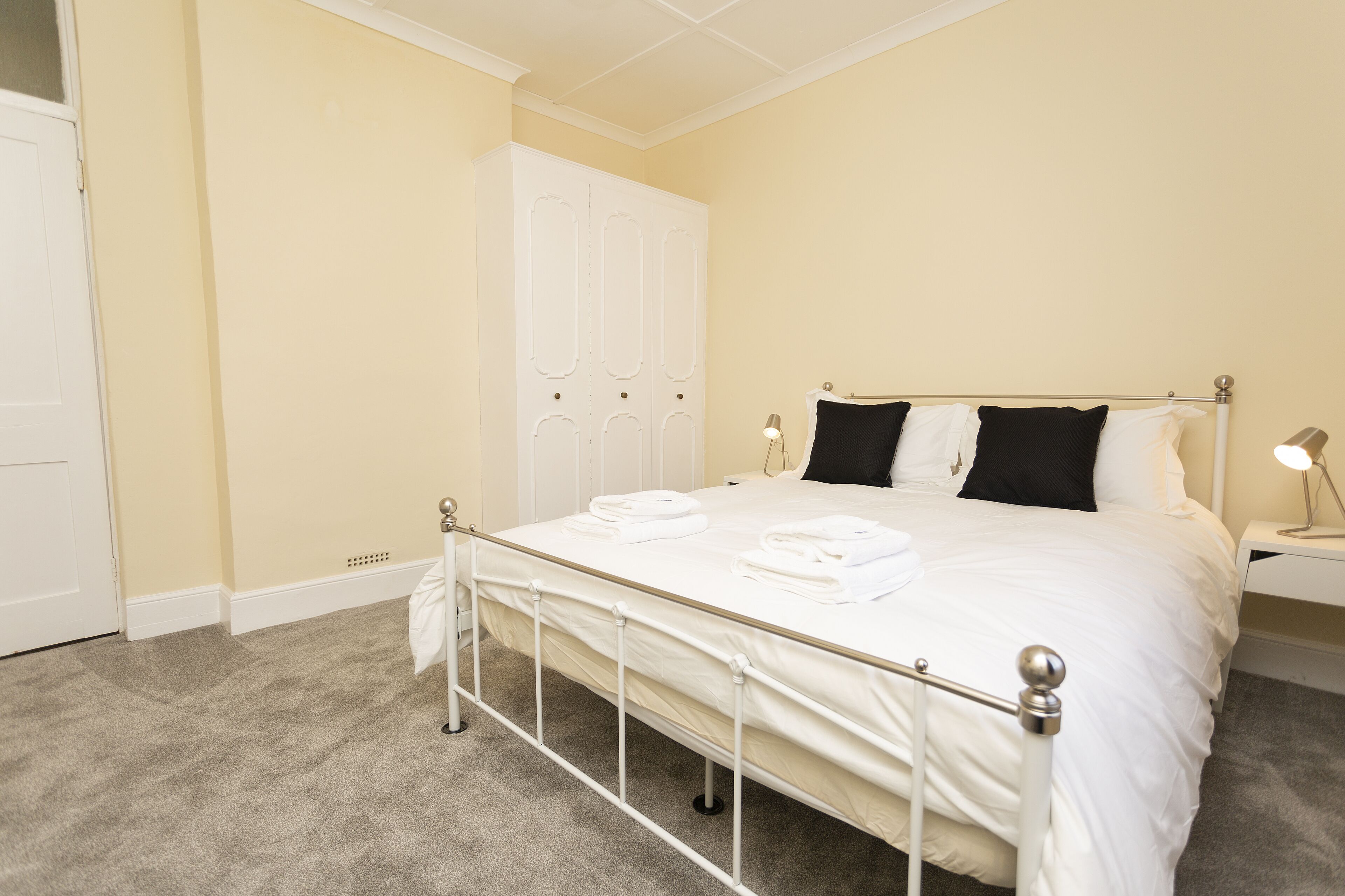 4 Schlafzimmer, Bügeleisen/Bügelbrett, kostenloses WLAN, Bettwäsche