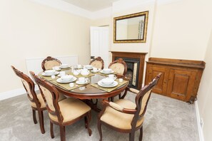 Dining - Spacious 4 Bed House, sleeps 7- Near Deal Beach (Deal)