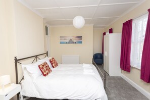 4 bedrooms, iron/ironing board, free WiFi, bed sheets