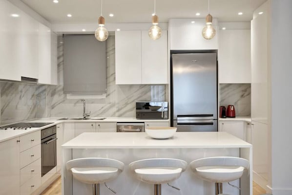 Fridge, microwave, oven, stovetop