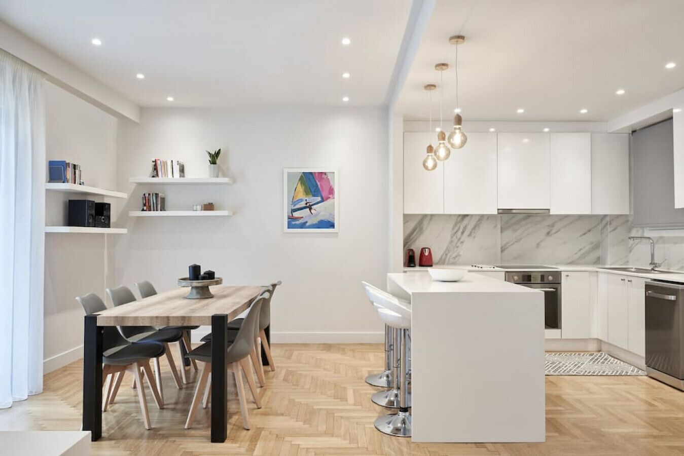 Køleskab, mikrobølgeovn, ovn, kogeplade