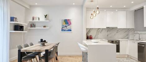 Fridge, oven, dishwasher, coffee/tea maker