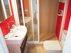 Shower, hair dryer, towels, toilet paper - Apartment with pool and sea views. Tennis court and parking (Palafrugell)
