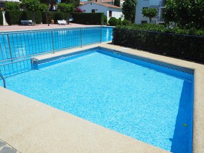 Outdoor pool - Apartment with pool and sea views. Tennis court and parking (Palafrugell)