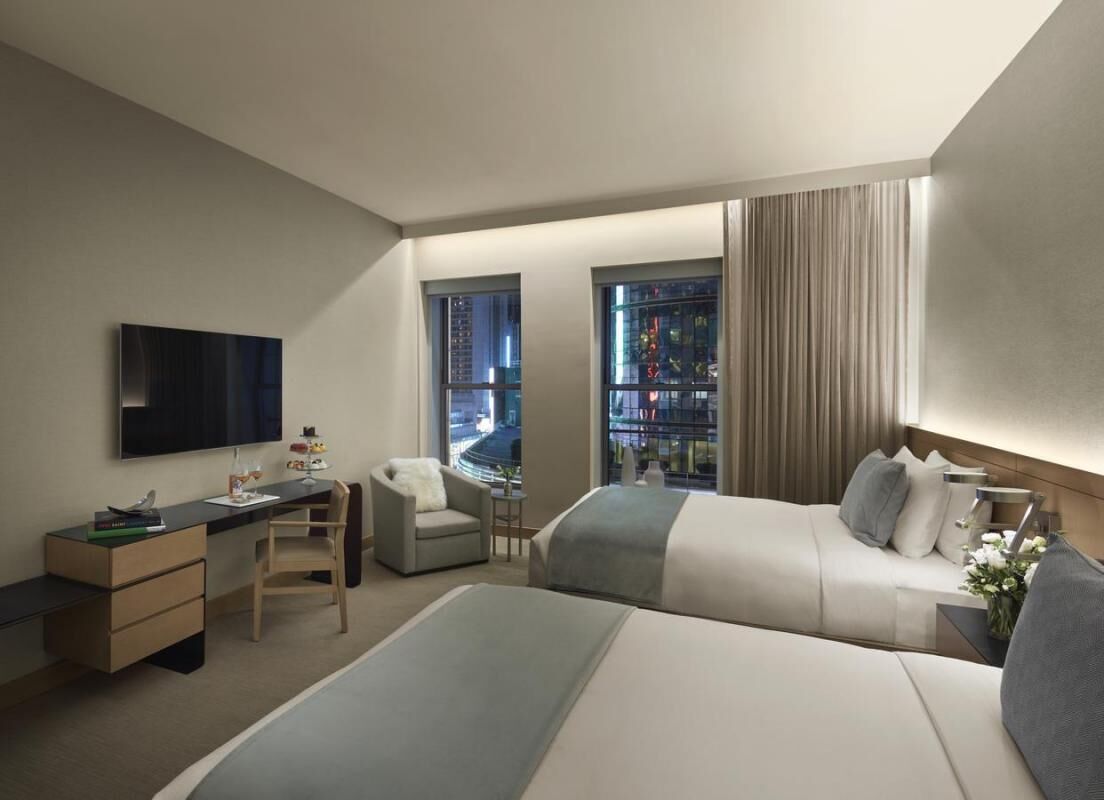 Catch A Show On Broadway, Just Minutes Away! City View, Onsite Bar, Pets Allowed