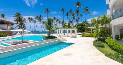 Family Getaway Condo Directly On The Beach - Pool & Gym Access