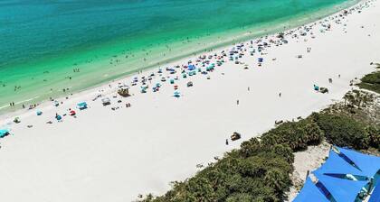 Walk to St. Armands Circle/Beach, Gulf Views & Resort Style Pool w/Slide