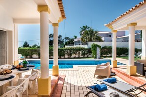 A heated pool - Candeias (Albufeira)