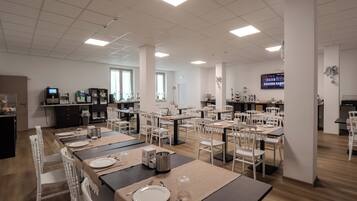 Tägliches inbegriffenes Frühstücksbuffet