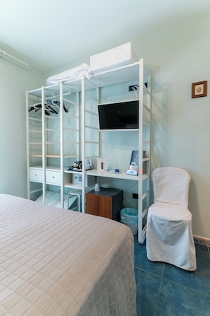 Standard Room | In-room safe, free WiFi
