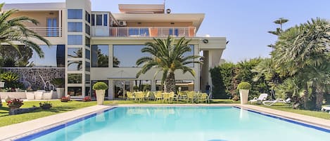 Piscine extérieure (ouverte en saison)