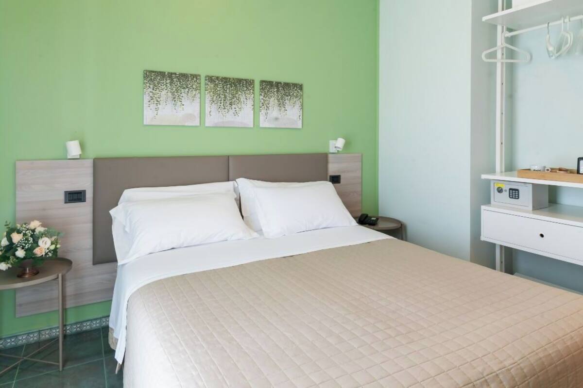 Economy Room