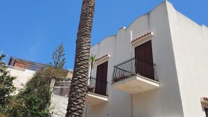 تفاصيل الفندق من الخارج