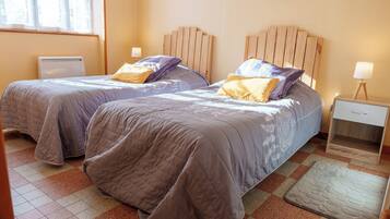 2 chambres, fer et planche à repasser, Wi-Fi gratuit, draps fournis