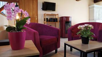 TV connectée, table de tennis de table, vidéothèque