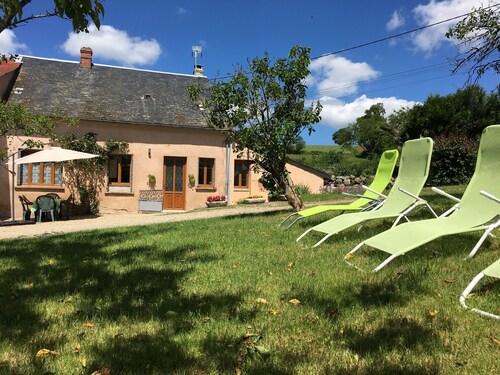 Country house in quiet cul-de-sac, with beautiful view of the Morvan, single storey