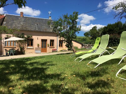 Country house in quiet cul-de-sac, with beautiful view of the Morvan, single storey
