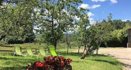 Country house in quiet cul-de-sac, with beautiful view of the Morvan, single storey