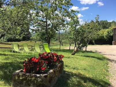 Country house in quiet cul-de-sac, with beautiful view of the Morvan, single storey