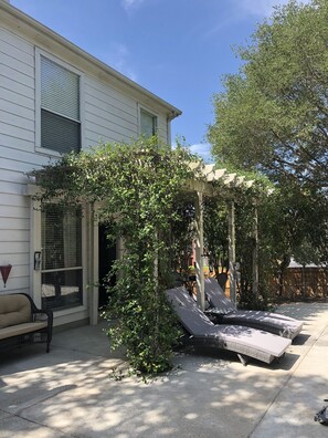 Terrace/patio - Great Family Home with a POOL & HOT TUB (schertz)