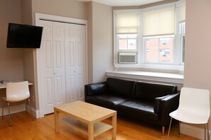 Deluxe Studio | Living area