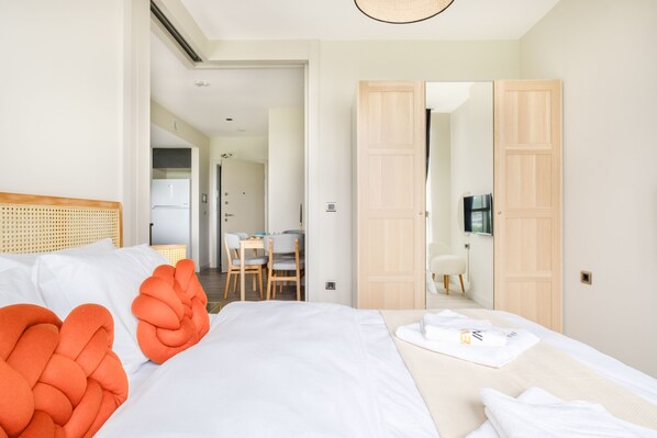 Deluxe Apartment | 1 bedroom, desk, soundproofing, iron/ironing board