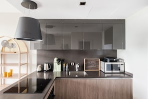 Deluxe Apartment | Private kitchen | Fridge, microwave, oven, stovetop - As Maslak by NewInn (Sariyer)