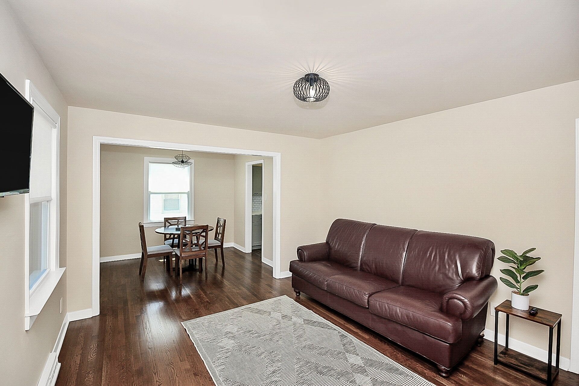 Bright 4Bed/2Ba | Close to Uptown | Deck | Parking
