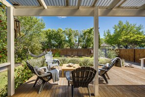 Terrace/patio - Bird and Fish - Napier Holiday Home (Napier City)