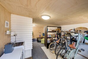 Interior - Bird and Fish - Napier Holiday Home (Napier City)