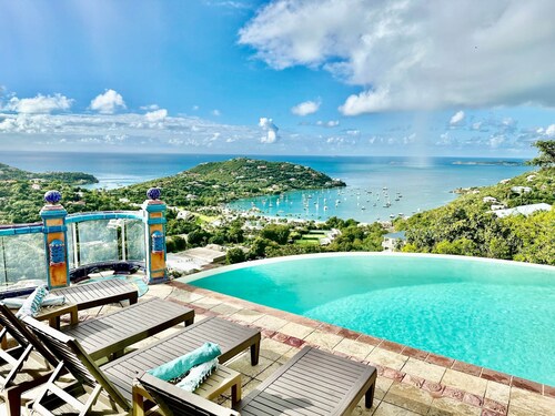 Sapphire Breeze, Majestic Views & Island Vibes w/ Infinity Pool, Waterfall & Covered Porches