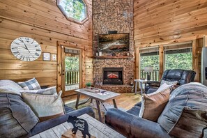 Smart TV, fireplace, streaming services