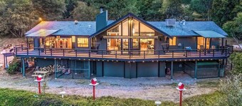 🌙 Crescent Chalet - Hot Tub, Views, Sauna!