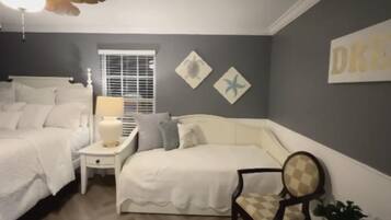 3 chambres, bureau, fer et planche à repasser, accès au Wi-Fi (inclus)