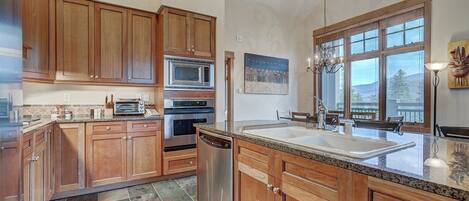 電子レンジ、オーブン、食器洗い機、コーヒー / ティーメーカー