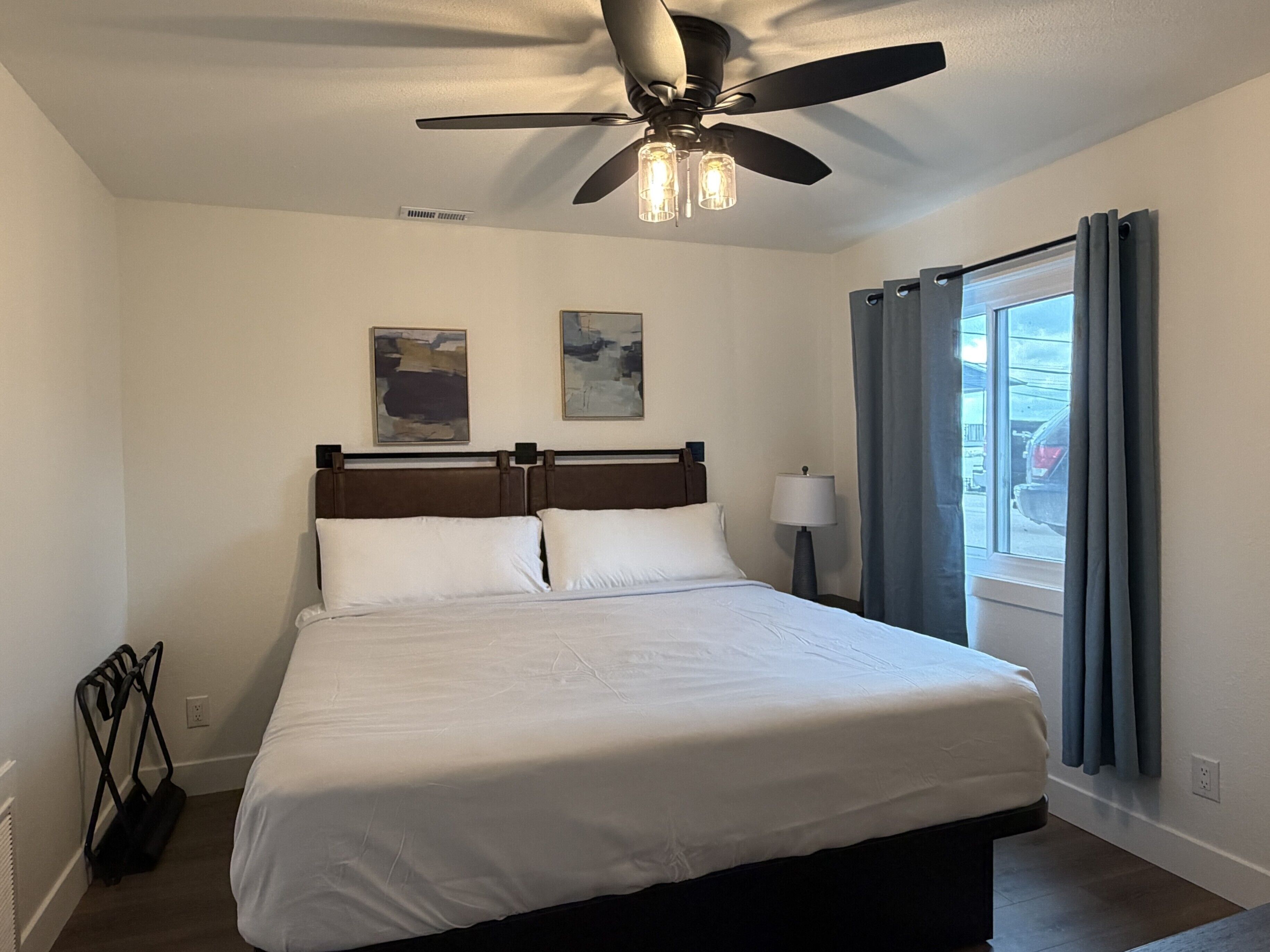 Family Cottage, 4 Bedrooms, Fireplace, Lake View | Free WiFi, bed sheets
