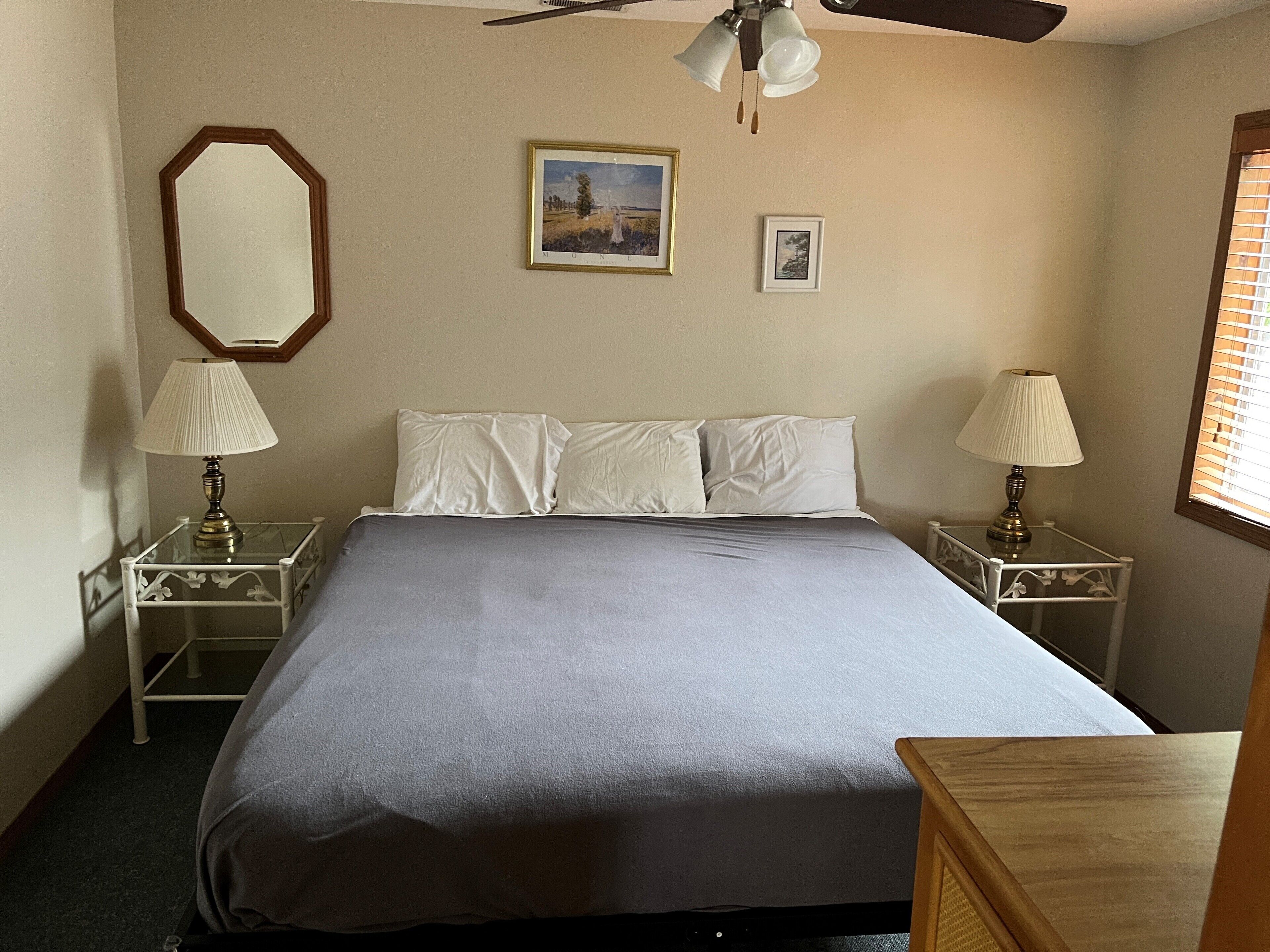 Family Cottage, 4 Bedrooms, Fireplace, Lake View | Free WiFi, bed sheets