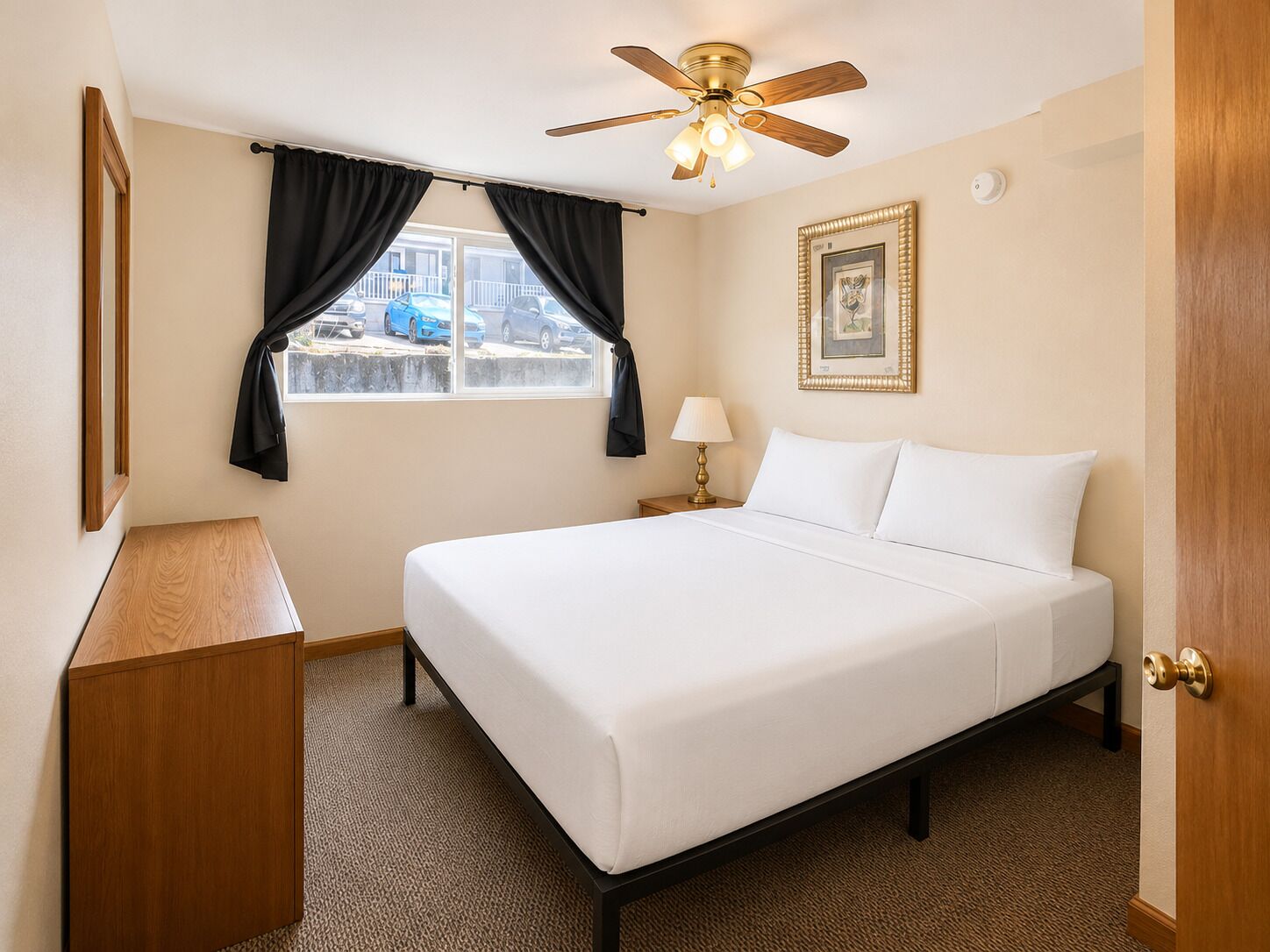 Comfort Condo, 2 Bedrooms, 2 Bathrooms, Lake View