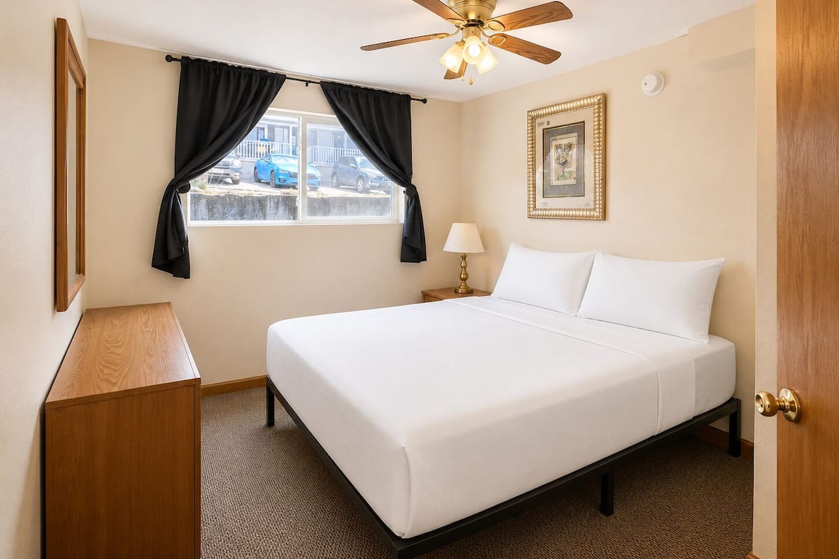 Comfort Condo, 2 Bedrooms, 2 Bathrooms, Lake View | Free WiFi, bed sheets