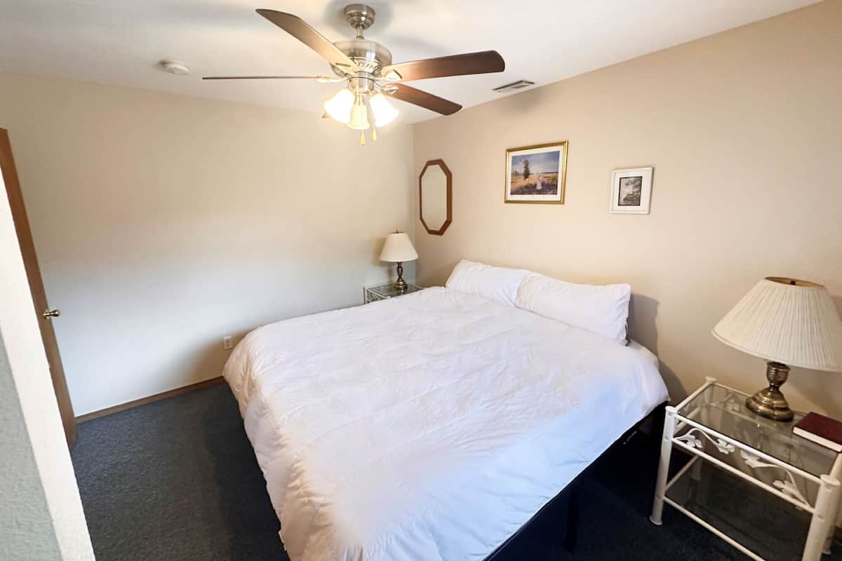 Family Cottage, 3 Bedrooms, Fireplace, Lake View