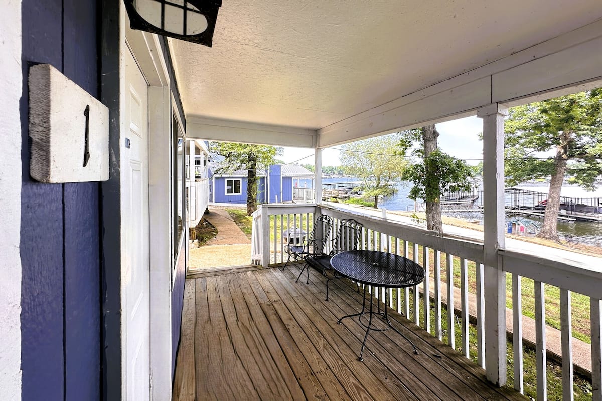 Classic Cottage, 1 Bedroom, Fireplace, Lake View | Free WiFi, bed sheets