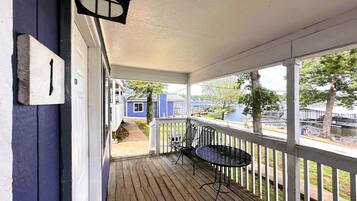 Classic Cottage, 1 Bedroom, Fireplace, Lake View