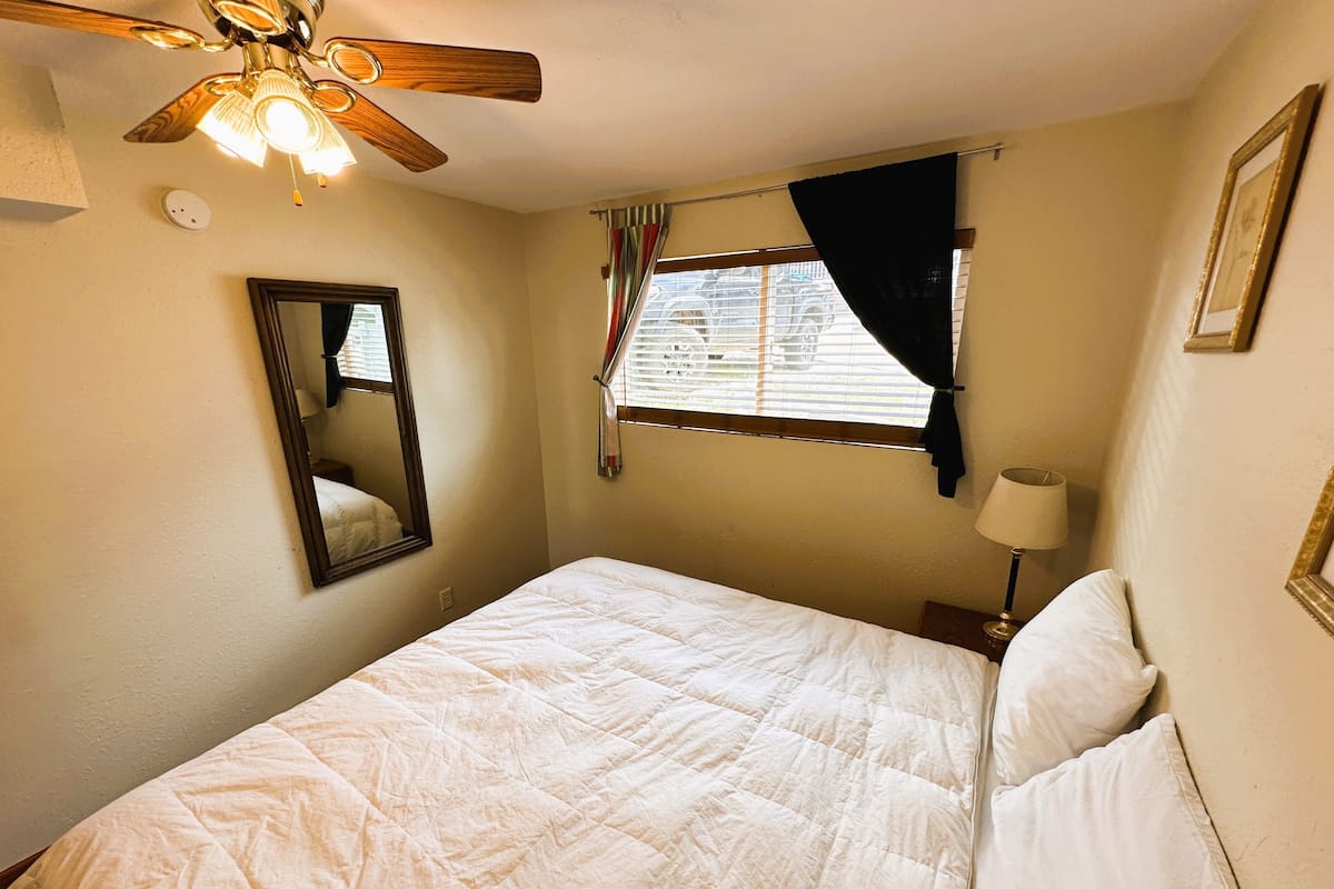 Comfort Condo, 2 Bedrooms, Kitchen, Lake View