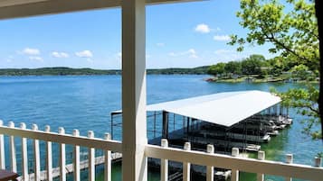 Condo conforto, 2 quartos, 2 banheiros, vista para o lago | Vista para o lago
