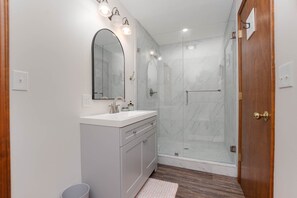 Bathtub, hair dryer, towels, shampoo