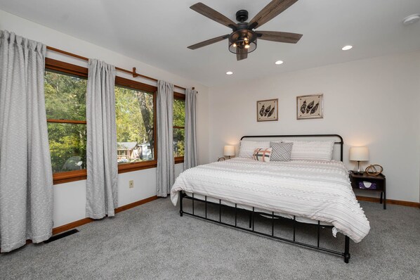 4 bedrooms, free WiFi, bed sheets