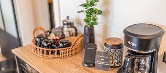 Chic Getaway Downtown Hub Luxe Linens Near Transit