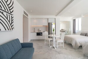 Interior - Ocean front studio, private beach, facilities, new (Cancún)