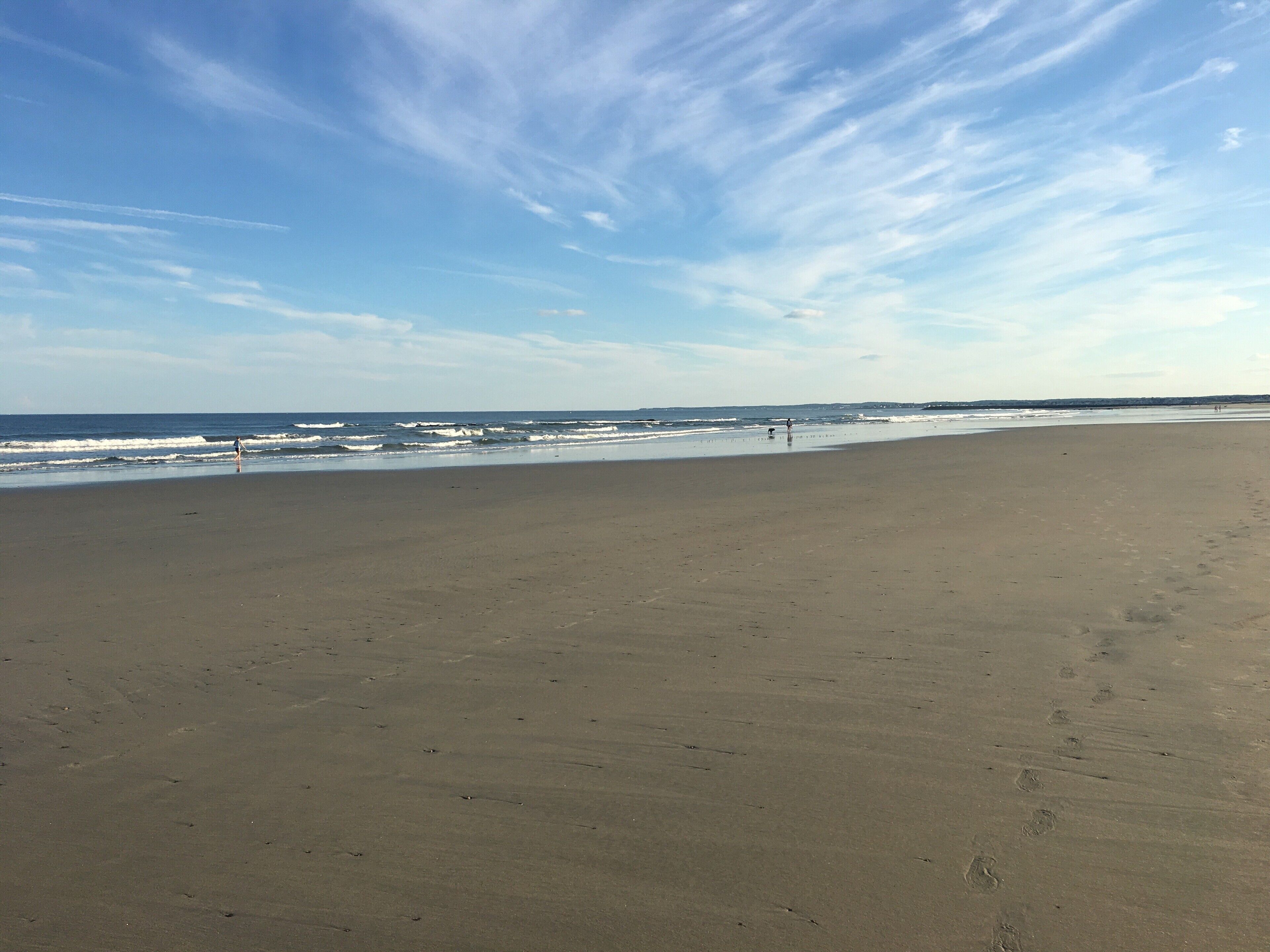 Beach nearby, sun loungers, beach towels