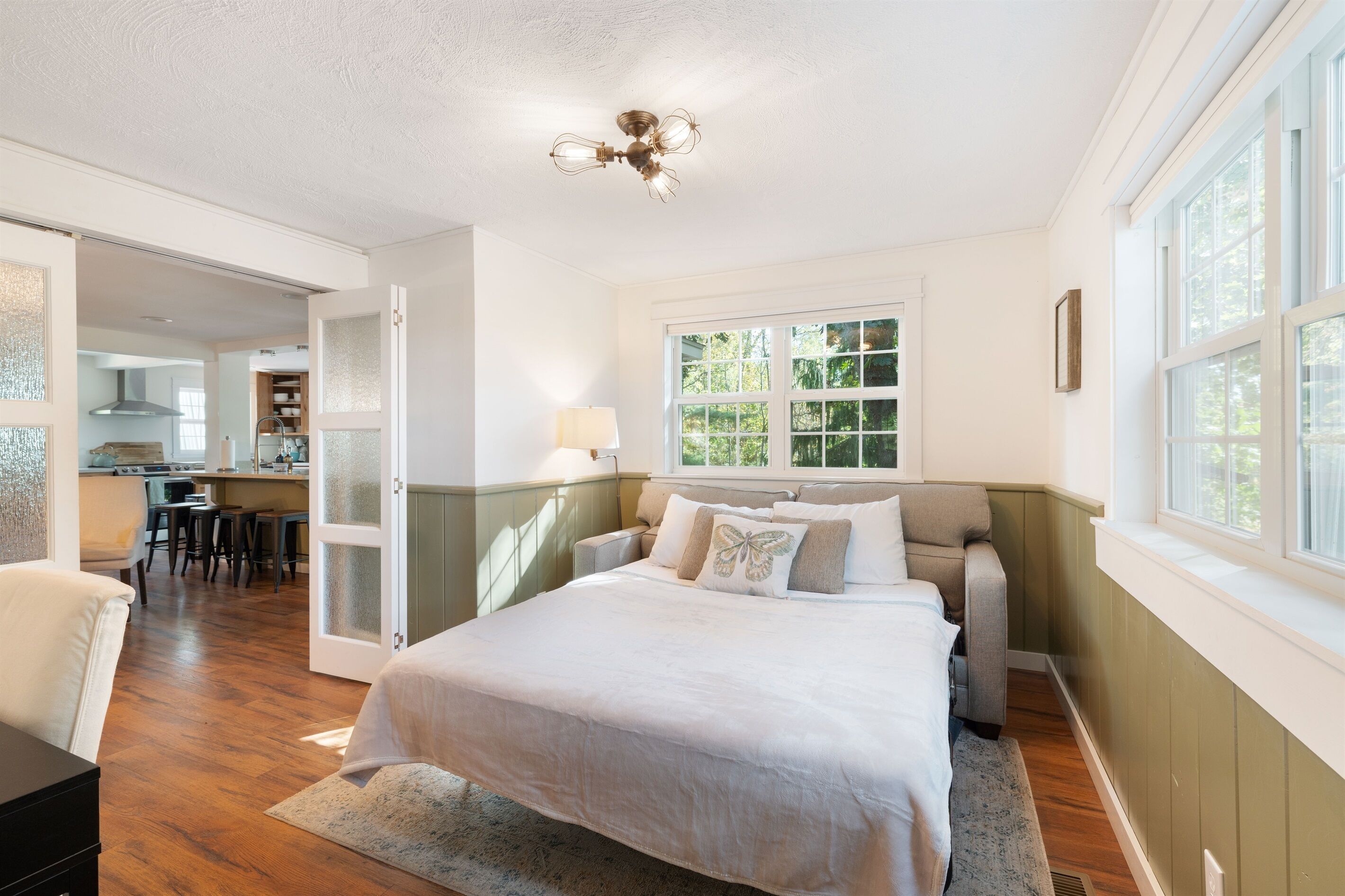 4 slaapkamers, bedden met traagschuimmatras, een bureau